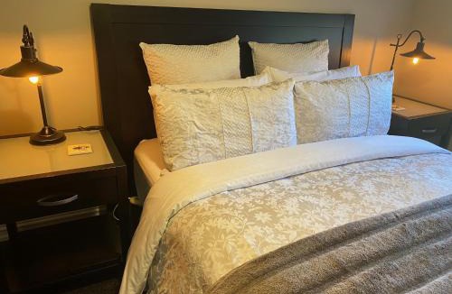 Cambridge Apartment | Sweet Magnolia 1 or 2 BR Suite St Kilda Cambridge with Complimentary Continental Breakfast