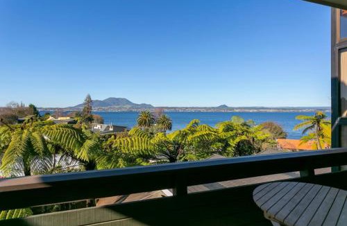 Acacia Bay Apartment | Lago Vista - Modern Private Retreat With Balcony and Lake Views