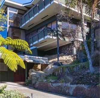 Acacia Bay Apartment | Lago Vista - Modern Private Retreat With Balcony and Lake Views