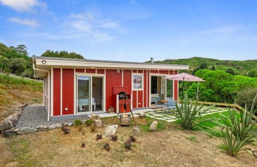 Tararua Forest Park House | 2 Bedroom Eco Cottage - Waikanae