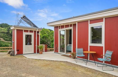 Tararua Forest Park House | 2 Bedroom Eco Cottage - Waikanae