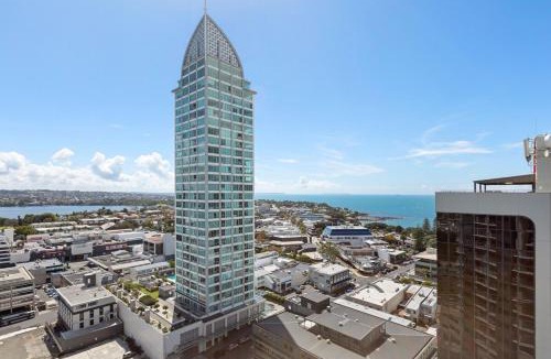 Takapuna Apartment | Super Plush Takapuna 1BR Apt Free CarPark on 6th Floor