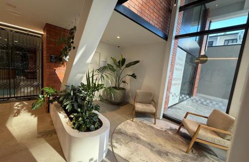 Te Aro Apartment | Modern City Living with the Harbour Views
