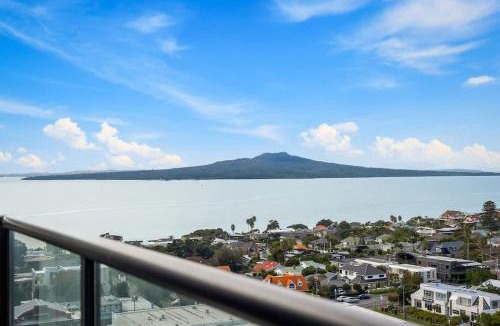 Takapuna Apartment | Modern 1BR w Pool Gym Steps to Beach by Zodiak Stays