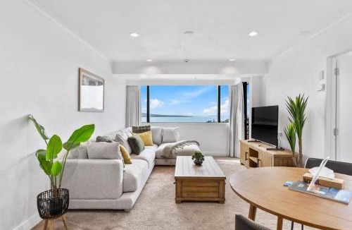 Takapuna Apartment | Modern 1BR w Pool Gym Steps to Beach by Zodiak Stays