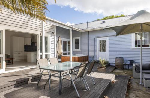 Napier House | Beautiful villa in Napier with spa