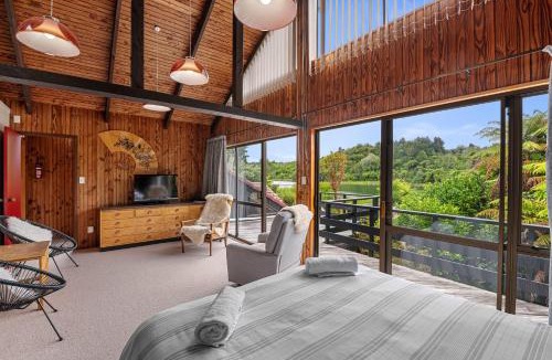 Okere Falls House | Lakeside Villa - Lake Rotoiti Holiday Home