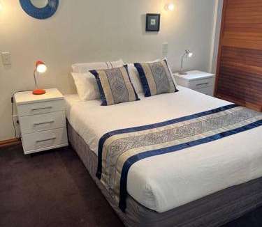 Auckland Central Business District Apartment | Seaview Waterfront Hotel Apt
