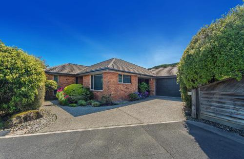 Nelson House | Casa Bella - Nelson Holiday Home