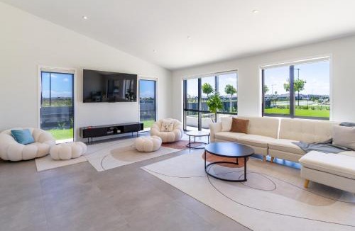 Lincoln Apartment | Elegant 4BR Family Retreat with Garage