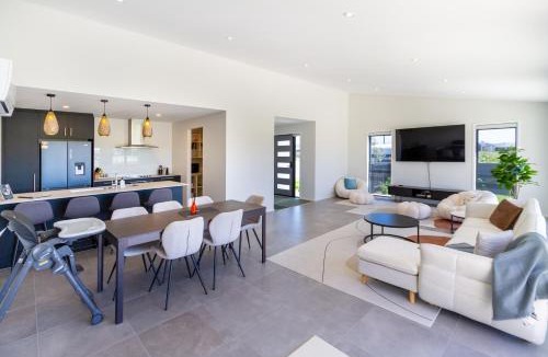 Lincoln Apartment | Elegant 4BR Family Retreat with Garage