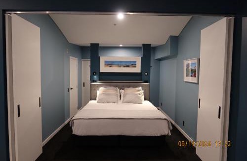 Auckland Central Business District Apartment | Penthouse apartment with stunning Harbour views