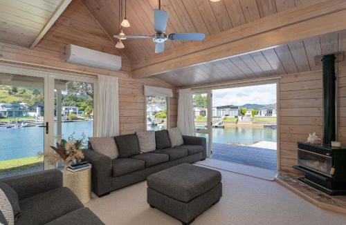 Pauanui House | Waterfront Paradise - Pauanui Holiday Home