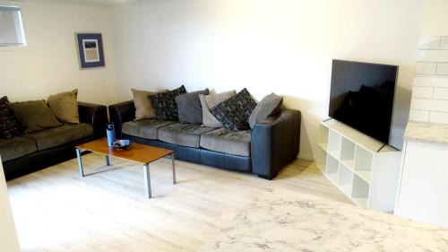 Beach Haven Apartment | Beach and View 2Bdrm apt 75mtrs to beach with sunsets to die for