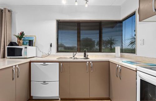 Ohope House | Beach Close - Ohope Beach Holiday Home