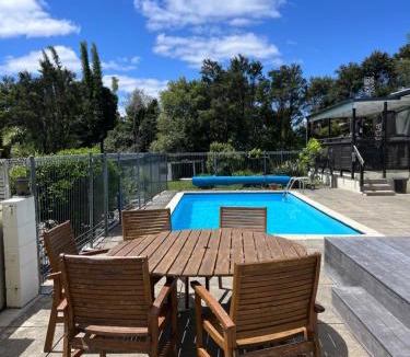 Titirangi Bed & Breakfast | Kitchen Garden Studio Spa - Bed and Breakfast