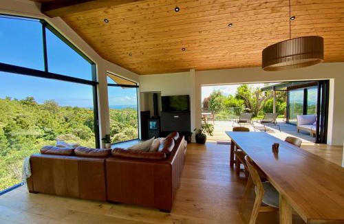 Raglan House | Nestled in Nature 3 Bedroom- Spa Pool & Sauna & Pilates Studio