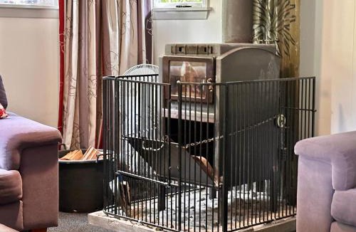Otira House | Alpine House with Stunning Mountain Views , 1 Bedroom, Loft and Lounge Bunks, Sleeps 6, Near Road and Rail