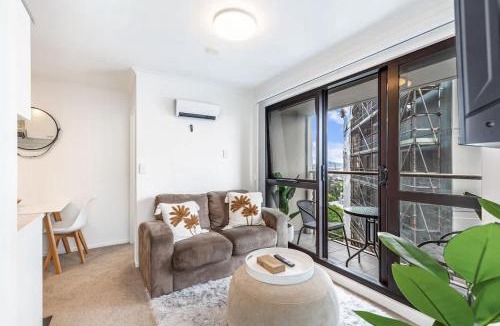 Grafton Apartment | Central 3BR Full Kitchen & Amenities Zodiak Stays