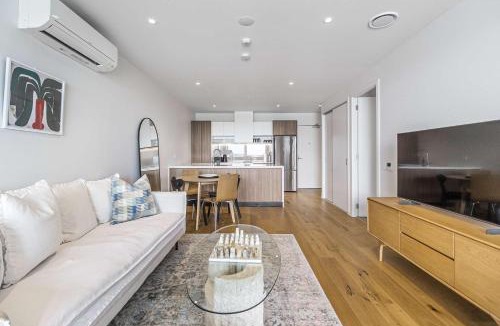 Onehunga Apartment | Urban Retreat 2 Bd Apt WiFi AC Parking