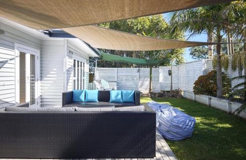 Oneroa House | Oneroa Village, in Waiheke Centre - Be My Guest