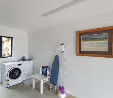 Dinsdale Villa | Modern Two Bedroom Home with Garage Near Hamilton Lake