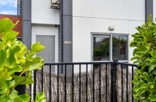 Frankton Apartment | Contemporary 3 Bed Townhouse Near CBD & Hospital