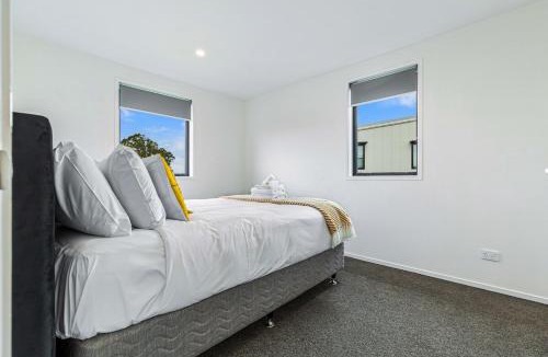Mangere House | Auckland airport homes six minutes from airport three bedrooms two and half bathrooms