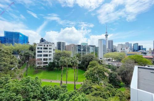Newton Apartment | Relaxing Aircon Studio Living Beside Park in CBD - Pool & Gym