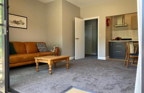 St. Clair Apartment | Secluded coastal comfort