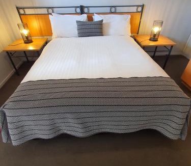 Epsom Hotel | Off Broadway Motel