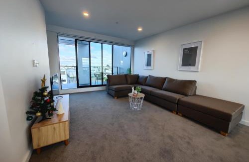 Birkenhead Apartment | HomeBase Auckland Free Parking Self Check-in Family & Long Stay Friendly