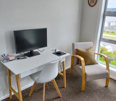 Aotea Apartment | Waterview Spacious Bliss - 2 Beds
