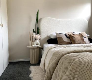 Edgeware Apartment | Cozy Nest On Manchester