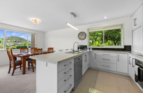 Tauranga House | The Lakeside - Tauranga Holiday Home