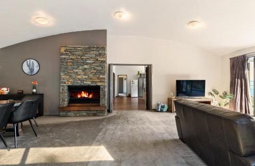 Closeburn House | Closeburn LakeView House
