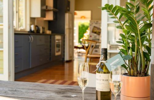 Surfdale House | Taimana Beach Front, Surfdale