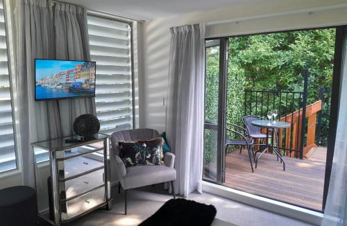 Titirangi Apartment | Tree Tops Get Away