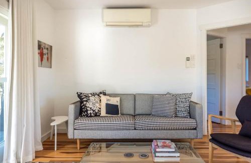 Oneroa House | THE GRAPE SHED COTTAGE - Coast & Country