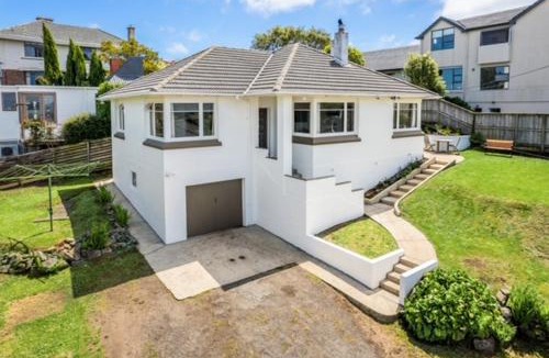 Dunedin House | Napier View