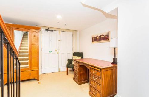 Christchurch City Centre Apartment | McMahon Suite - Central CBD