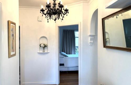 Tauranga South House | Tauranga - Stylish & Centrally Located Near Hospital