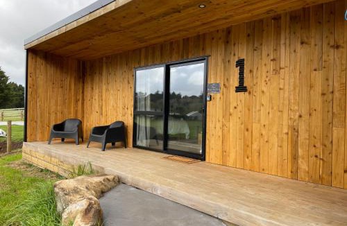 Maungatapere Ski Chalet | Highlander Farmstay - Cabins