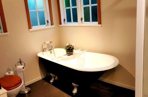 Featherston House | The Oaks- a beautifully appointed 1890s villa