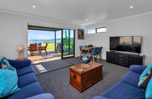 One Tree Point House | The Leading Light - One Tree Point Holiday Home