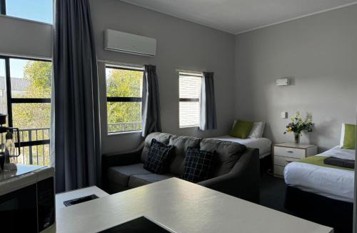 Paraparaumu Beach Hotel | Wrights by the Sea Motel
