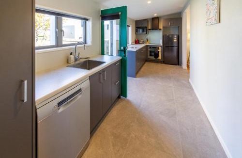 Sydenham Apartment | Charming 3 Bedroom Home Near Christchurch City