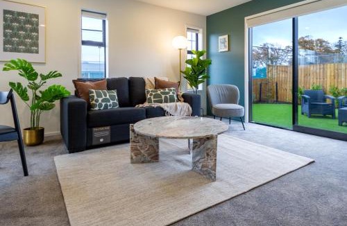 Christchurch Apartment | Serene Living 2 bed with Carpark