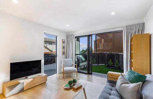 Mission Bay Apartment | Modern 2BR Townhouse in Mission Bay I Zodiak Stays
