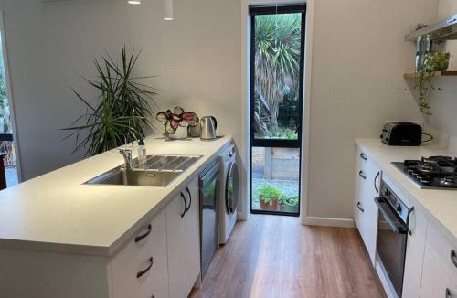 Albert Town House | Warm, sun filled apartment